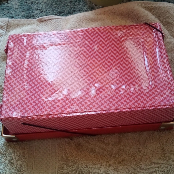 Nifty Red Box - Picture 2 of 7